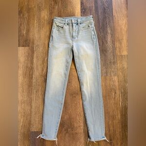 American Eagle dream stretch distressed jeans size 000 short length 33.5”
